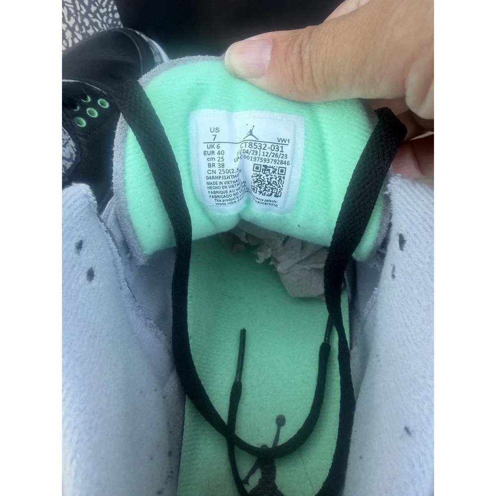 Nike Air Jordan 3 Retro Green Glow Size 7